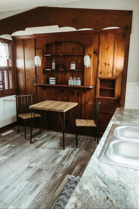 Bluebird Cottage, Walking Distance To Fairgrounds Хатчінсон Екстер'єр фото