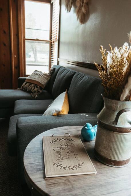 Bluebird Cottage, Walking Distance To Fairgrounds Хатчінсон Екстер'єр фото